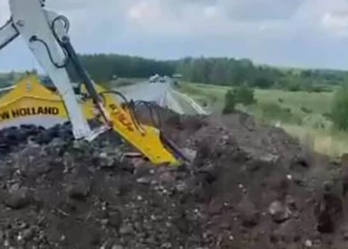 В Липецкой области в ожидании "вагнеровцев" раскопали дороги. После отмены мятежа их пришлось срочно восстанавливать