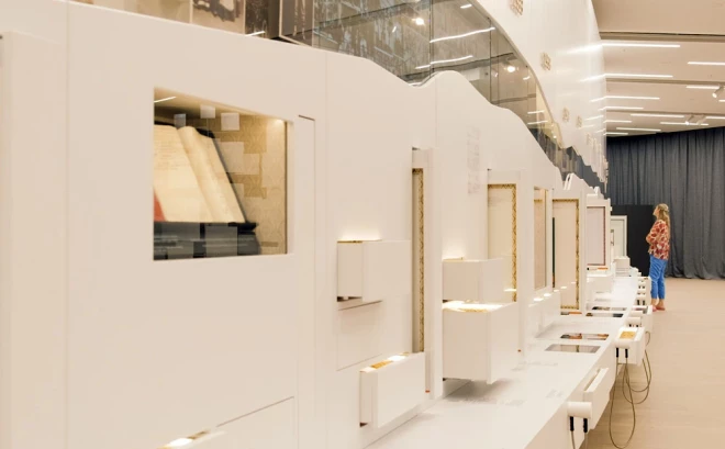 Dziesmu svētku tradīcijas 150. jubilejā jūnija sākumā Mežaparka Lielajā estrādē atklāta “Dziesmusvētku telpa” – Dziesmu un deju svētku vēsturiskā ekspozīcija.