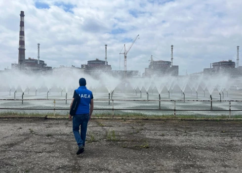 Zaporižjas AES atrodas vairāk nekā 1000 kilometru attālumā no Latvijas, kā arī būtiski, ka AES reaktori pašlaik nedarbojas.