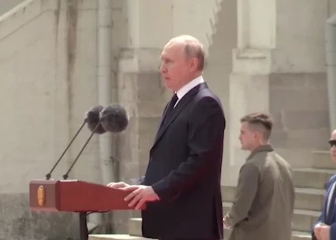   "Вы фактически остановили гражданскую войну": Путин выступил перед военными после мятежа Пригожина
