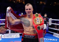 Mairis Briedis ar nu jau zaudēto pasaules čempiona jostu.