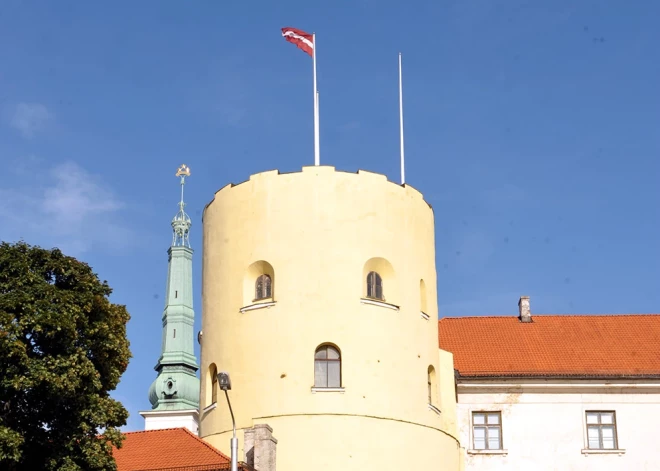 Vāc parakstus par tiesībām tautai atlaist Valsts prezidentu