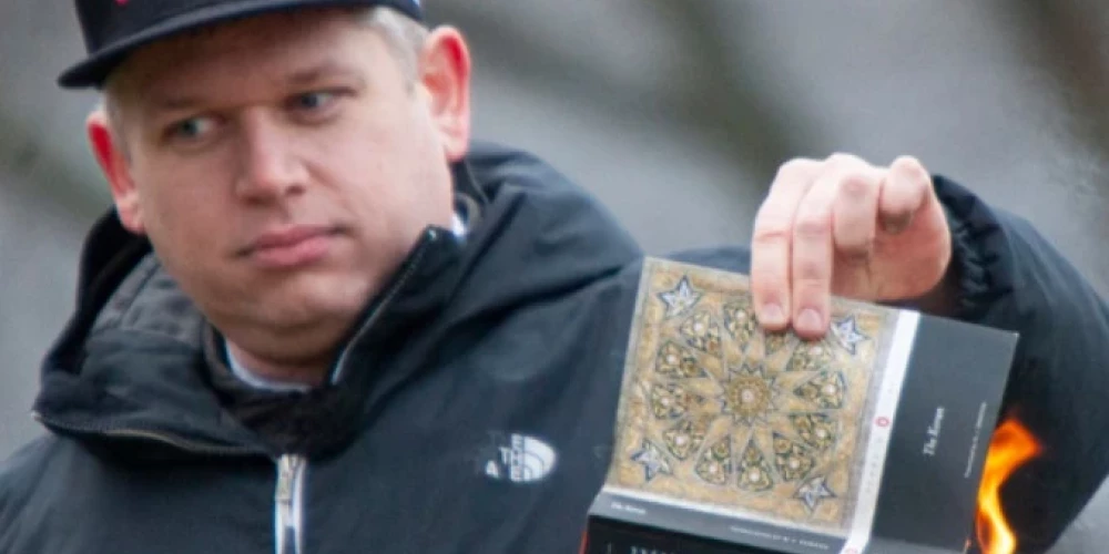Zviedrijas policija atļauj protesta akciju ar Korāna dedzināšanu pie mošejas