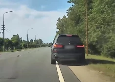 VIDEO: Jāņu dienā "BMW" vadītājs netālu no Jelgavas pa šoseju triecies ar 181 km/h