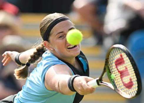 Aļona Ostapenko Īstbornā, kas ir pēdējais turnīrs pirms Vimbldonas.