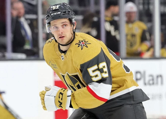 "Golden Knights" apmaiņā pret Smitu no "Penguins" atgūst par Bļugeru atdoto drafta izvēli