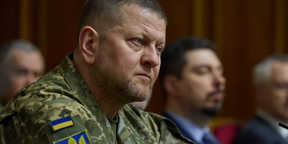 "Ienaidnieks izrāda sīvu pretestību, tajā pat laikā tam ir lieli zaudējumi. Cenšas noturēt pozīcijas uz apvidus mīnēšanas rēķina," skaidro ģenerālis.