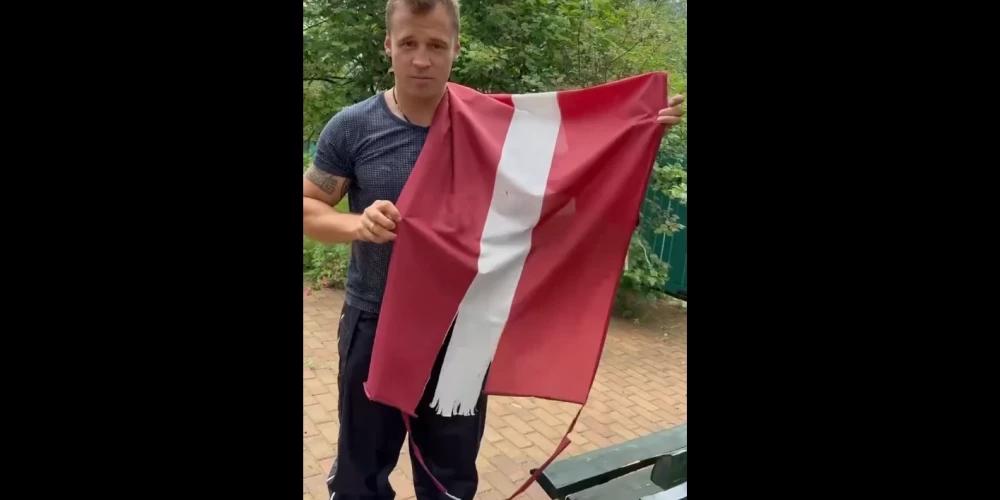 “Nokalpoja trīs gadus!” boksera Brieža darbības ap Latvijas karogu raisa asas diskusijas
