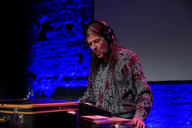 Mūzikas žurnālists un dīdžejs, grāmatas "Rokupācija" autors Uldis Rudaks.