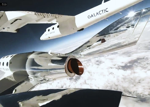 "Virgin Galactic" kosmosa lidmašīna pabeidz savu pirmo komerciālo suborbitālo lidojumu