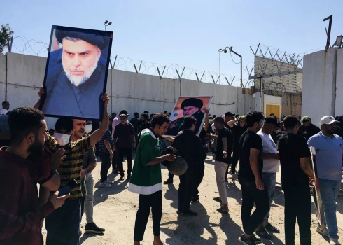 Protestētāji pret Korāna dedzināšanu iebrūk Zviedrijas vēstniecībā Irākā