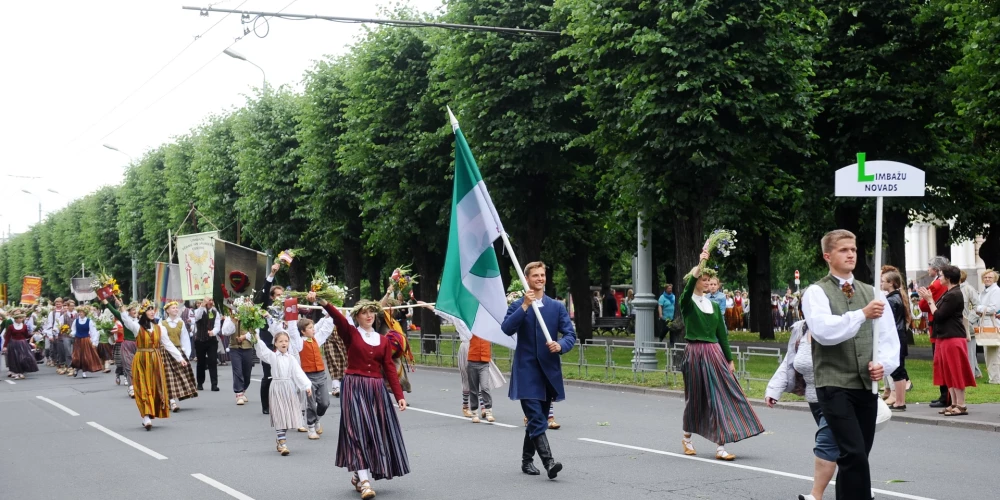 Dziesmu un deju svētku gājiena laikā Rīgas centrā būtiski ierobežos satiksmi