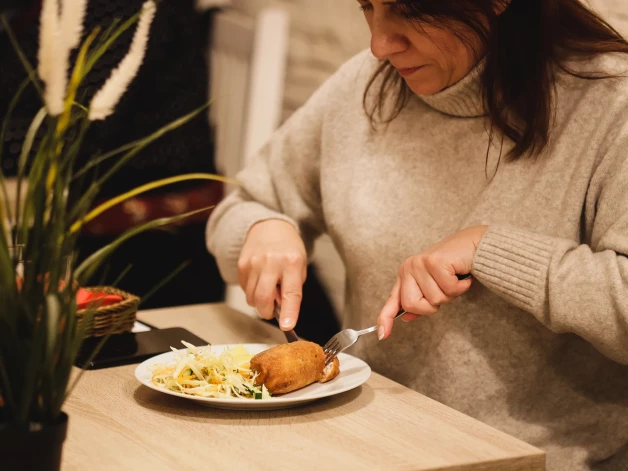 В ресторане можно было отведать котлету по-киевски.