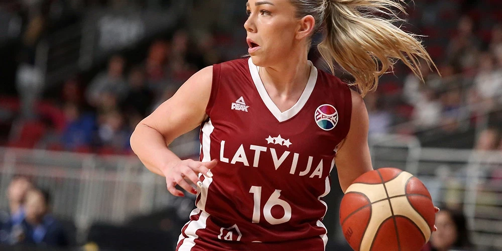 Jākobsone nepilnās 32 minūtēs atzīmējās ar sešām rezultatīvām piespēlēm un trīs gūtiem punktiem. 