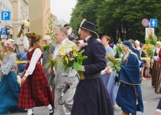 ФОТО, ВИДЕО: в центре Риги прошло шествие участников Праздника песни и танца