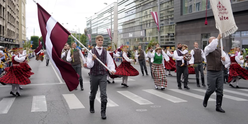 "Rīgas satiksme" svētdien organizēs papildreisus Dziesmu svētku dalībniekiem
