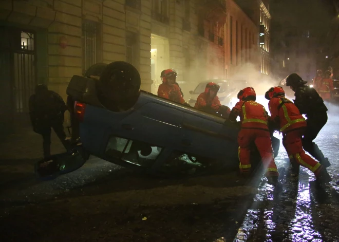 Francijā nogalinātā pusaudža vecmāmiņa lūgusi pārtraukt nemierus