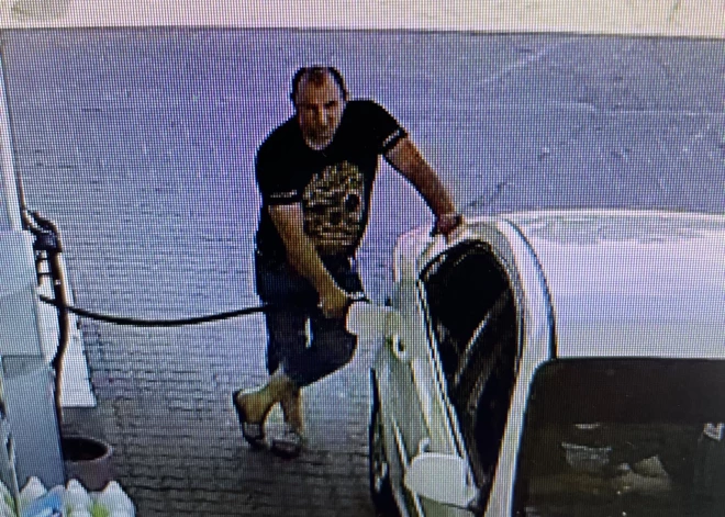 Policija lūdz palīdzību attēlos redzamā vīrieša identitātes noskaidrošanā