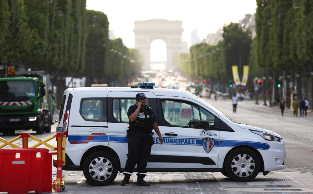 Francijā pusaudzi nošāvušajam policistam saziedots miljons eiro