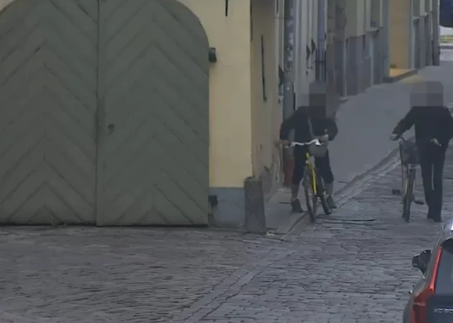 Под покровом ночи воры украли в Старой Риге велосипеды: их оперативно задержала полиция