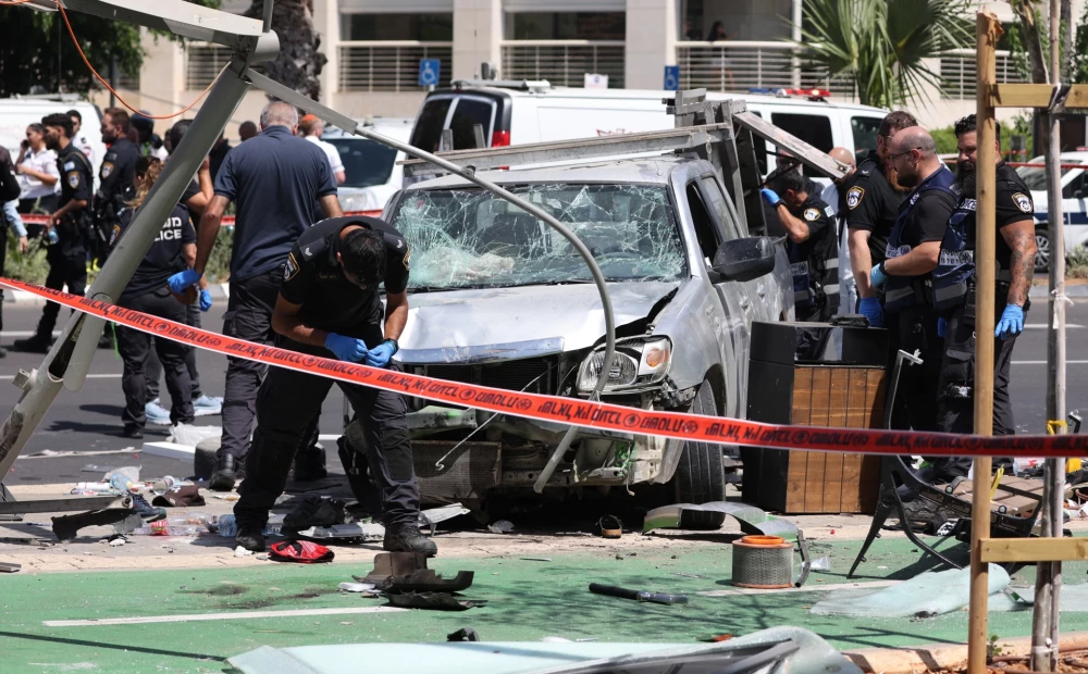 Tel Aviv Mall Attack: Suspect from West Bank Stabs Civilians, Gunman Shot by Armed Passerby