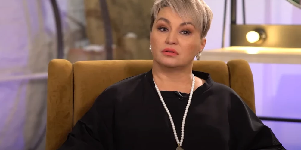 Катя Лель на полном серьезе рассказывает людям о том, что инопланетные существа всегда где-то рядом.