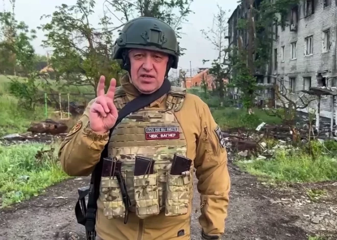 Пригожин приехал в Петербург и забрал наградной пистолет от Шойгу, изъятый при обыске
