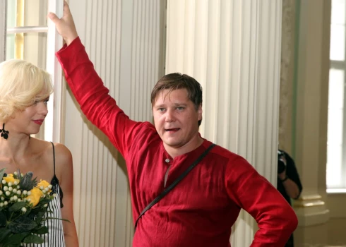 Aktieris Egliens veselības stāvokļa dēļ aizgājis no Latvijas Nacionālā teātra