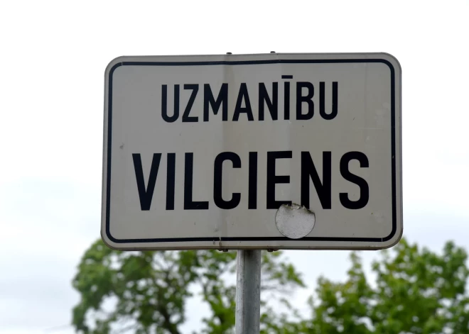 Uz Lubānas ielas dzelzceļa pārejas vilciens nāvējoši sabraucis sievieti