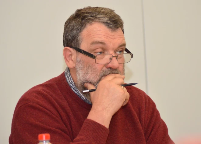 Политолог: Рижская дума рассорилась не на шутку, но обиды придется забыть