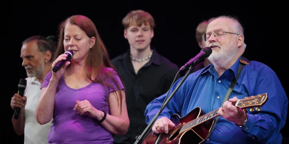 Koncerts kādreizējam "Čikāgas piecīšu" dalībniekam Legzdiņam VEF Kultūras pilī.