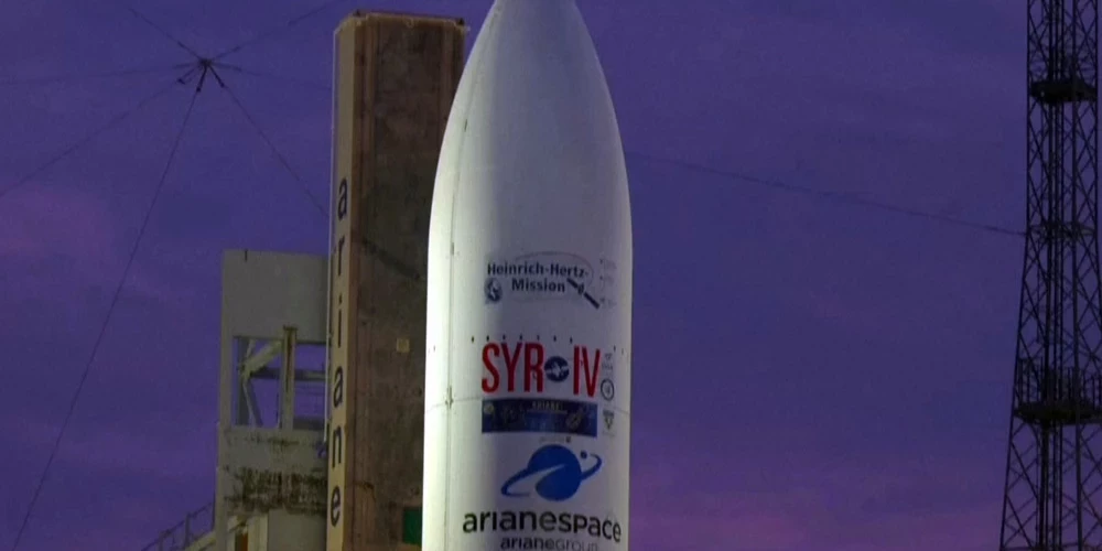 Savā pēdējā misijā  "Ariane 5" nogādāja izplatījumā Francijas militāro sakaru satelītu un Vācijas sakaru satelītu.