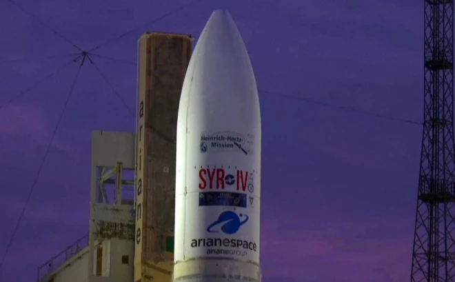 Savā pēdējā misijā "Ariane 5" nogādāja izplatījumā Francijas militāro sakaru satelītu un Vācijas sakaru satelītu.