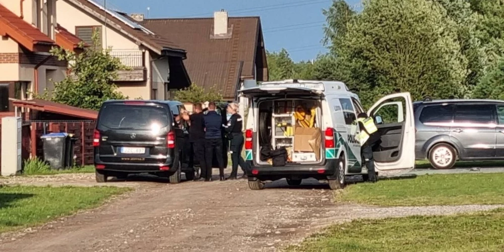 Трагедия в Литве: отец задавил полуторагодовалого сына, въезжая во двор дома