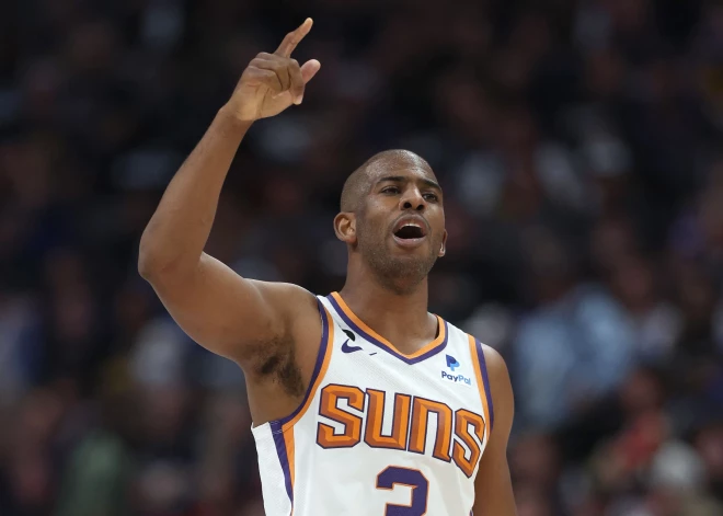 Kriss Pols tiek aizmainīts uz "Warriors"; Marejs pagarinās līgumu ar "Hawks"