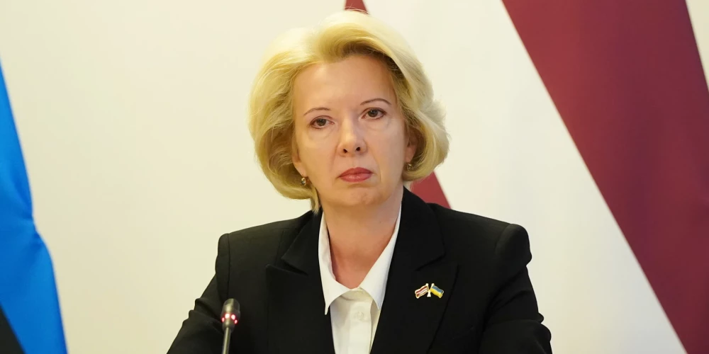 Министр обороны Инара Мурниеце