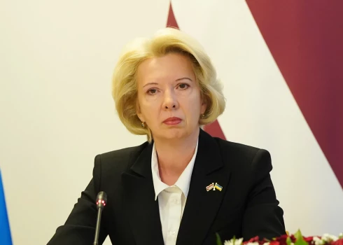 Министр обороны Инара Мурниеце