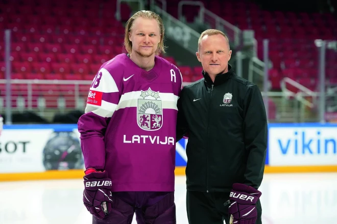 Ar tēvu, treneri Arti Ābolu.