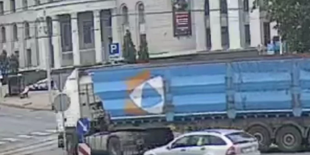 ДТП произошло 6 июля на пересечении улиц Бривибас гатве и Густава Земгала гатве.