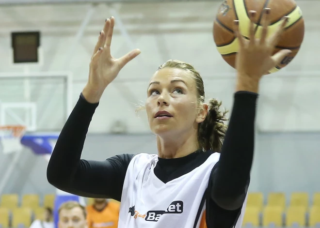 Svin Holivudas zvaigzne Kevins Beikons, svin pašmāju basketboliste Ieva Kubliņa - sveicam visus gaviļniekus!