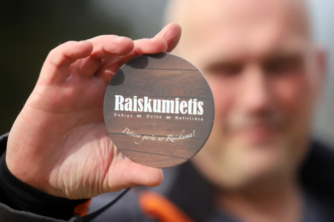 Pēc pelēkās ziemas un sausajām zupām patiesi kārojas kaut vai pasmaržot svaigu un kūpošu, ar lizi izvilktu kukulīti un iemērkt bārdu alus putās...