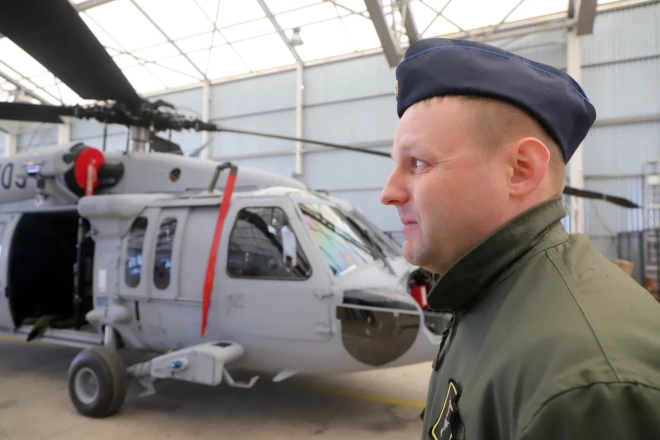 Pirms gadiem desmit civilisti par Latvijas Gaisa spēkiem palaikam atļāvās pavīpsnāt, taču tagad situācija ir radikāli mainījusies.