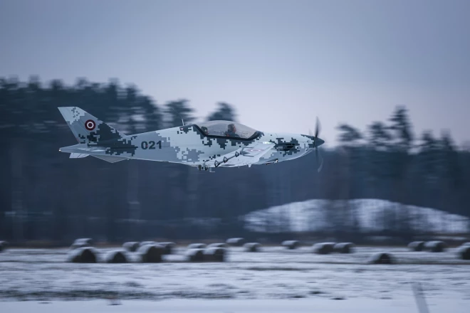 Pirms gadiem desmit civilisti par Latvijas Gaisa spēkiem palaikam atļāvās pavīpsnāt, taču tagad situācija ir radikāli mainījusies.