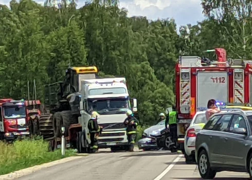 FOTO: Dubnas pagastā smaga autoavārija ar cietušajiem