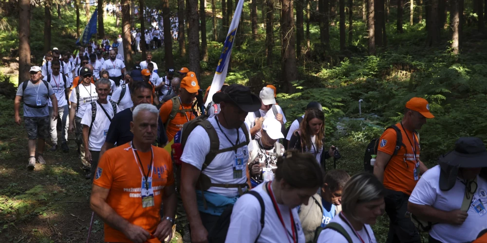 Gājiena maršruts veidots pa pakalniem un mežiem, kur tika nogalināti tūkstošiem Bosnijas musulmaņu, kad viņi mēģināja paglābties no Srebrenicas slaktiņa.