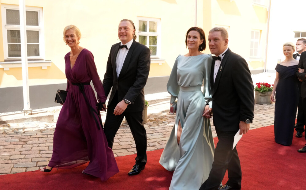 FOTO: viesi dodas uz Valsts prezidenta Edgara Rinkēviča inaugurācijas ceremoniju Rīgas pilī