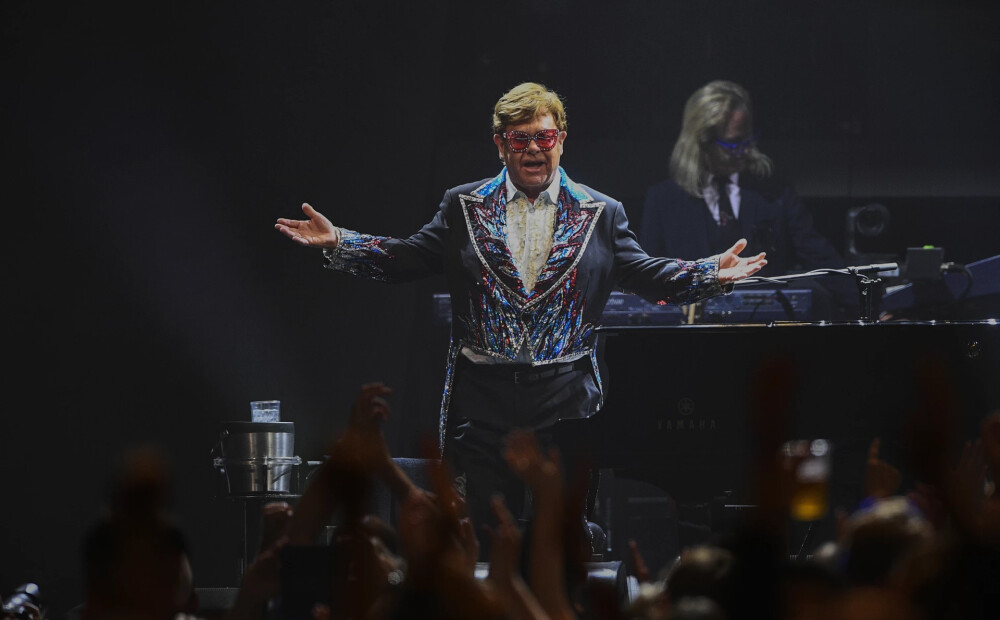 Stokholmā grandiozi izskan Eltona Džona atvadu koncerts