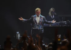 Stokholmā grandiozi izskan Eltona Džona atvadu koncerts