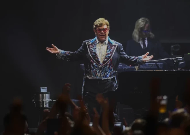 "Я никогда не забуду вас, ребята": Элтон Джон завершил свое прощальное 5-летнее турне