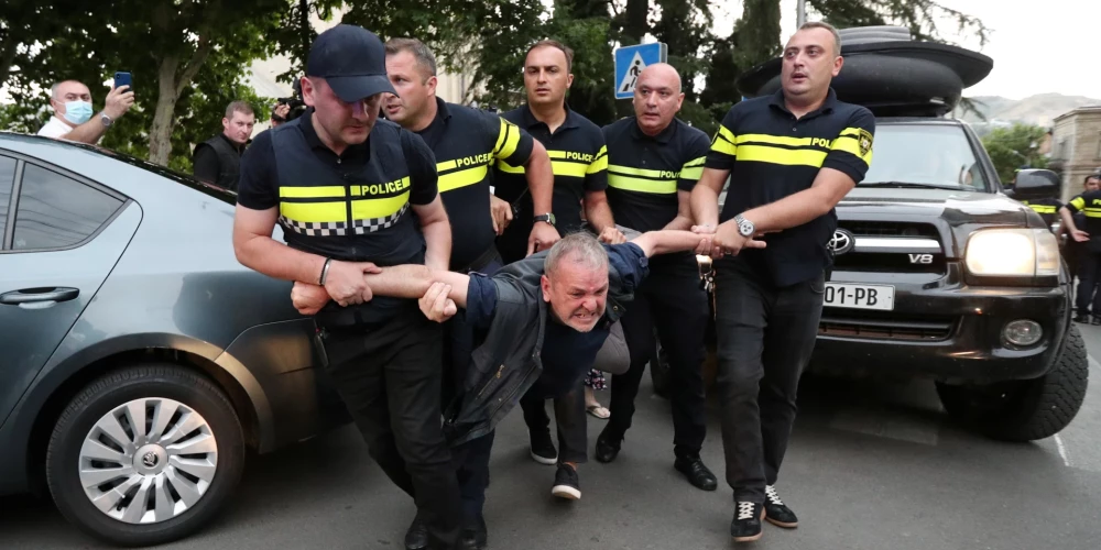 Protestētāji izjauc praida pasākumu Gruzijas galvaspilsētā Tbilisi